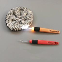 1pc led luz ganchos de crochê agulhas de tricô acessórios ferramentas de tecelagem ganchos de crochê diy luminosa ferramenta de agulha de tricô - Image 3