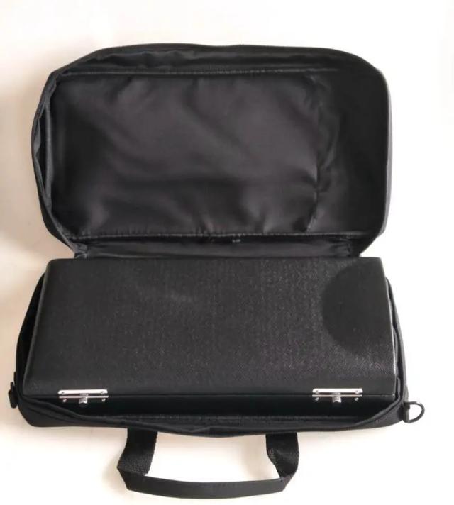 Clarinete Bb de Excelência com Malas e Saco de Pano Inclusos