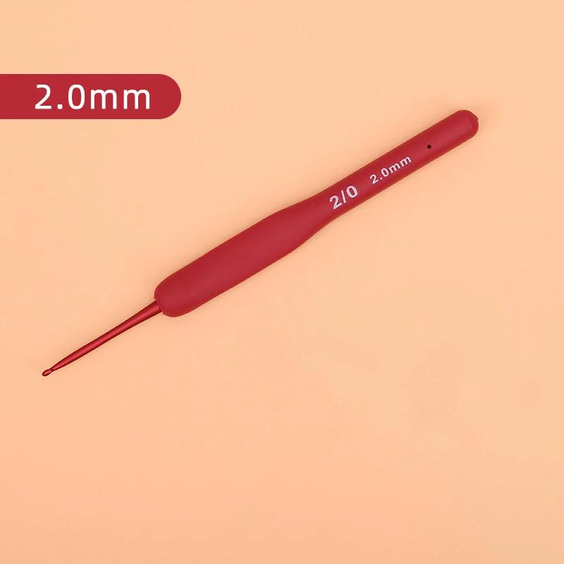 Agulhas de Crochet de alumínio para costura de tecelagem Agulha de tricô vermelha Ganchos de silicone Ferramenta de costura 2mm-6mm 1PC - Image 1