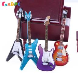 Guitarra Miniatura Simulação Elétrica para Dollhouse, Guitarra Clássica de Madeira, Acessórios Mini Dolls, Instrumento Popular, Pop, 1Pc - Image 1