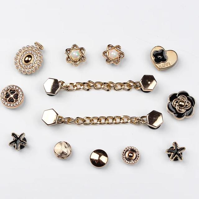 Conjunto de Charms para Sapatos com Dedo de Metal para Mulheres e Meninas - 13 Peças de Acessórios Decorativos com Flores Brilhantes para Sandálias