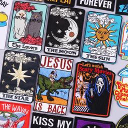 Patches bordados para vestuário, Ferro Em Patches, Sol e Lua, Carta, Cartoon Adesivos, Listra, Filme de Terror, DIY - Image 1