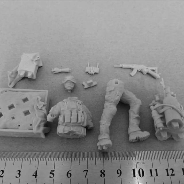 Miniatura de Garagem em Kit Completo com Braços Especiais - Figura de Resina Desmontada e Sem Pintura para Diorama em Escala 1:24