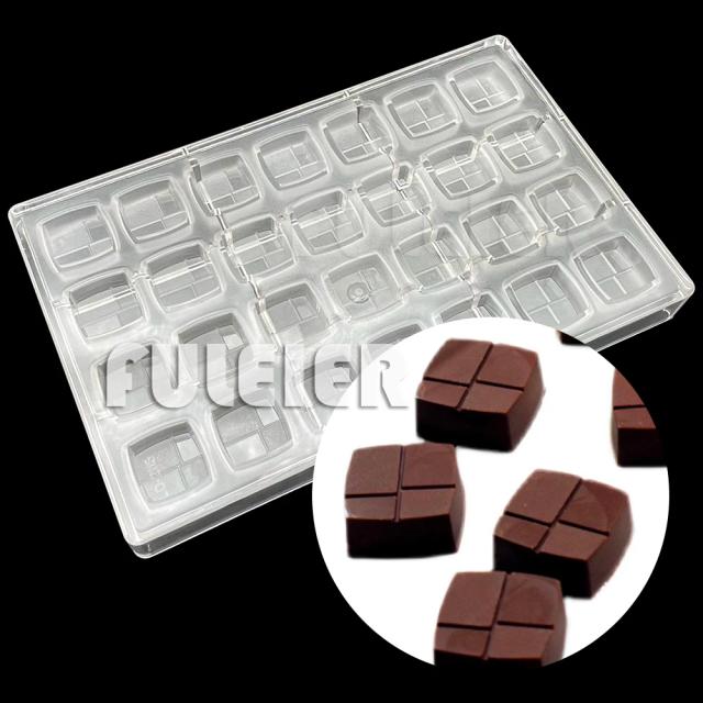 Fôrma de Policabonato com 28 Furos Quadrados para Fazer Chocolates e Doces de Confeitaria