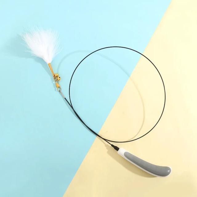 Supplies para Gatos: Vara Macia com Penas e Sino para Diversão Infinita