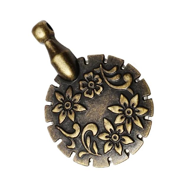 Cortador de Linha Vintage em Metal: Ferramentas de Costura Práticas e Elegantes
