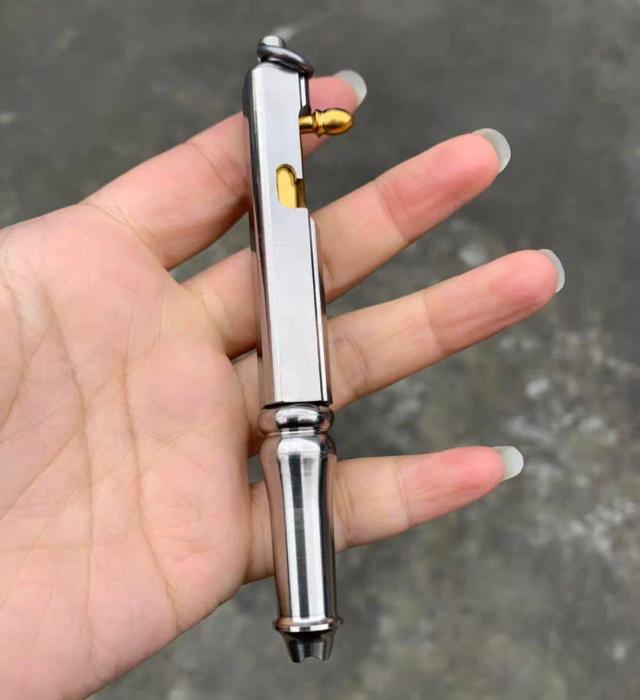 Caneta Esferográfica Portátil de Titânio com Ação de Bolt - Alta Qualidade, 1 Unidade