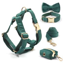 Coleiras personalizadas para cães, Arnês ajustável com fivelas de metal de segurança, Arnês de cachorro, Gift Set, veludo verde, arco de marinheiro - Image 1