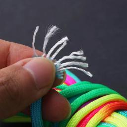 Corda de paraquedas para escalada e acampamento, equipamento de sobrevivência, pulseira, 7 Strand, cores do arco-íris, 5 metros, 4mm - Image 3