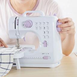 Portátil Mini elétrica mão costura Overlock máquina para iniciantes, inserção automática, 12-Needle Press Pedal - Image 1