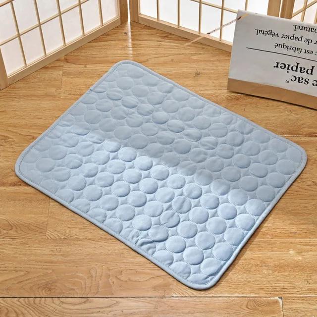 Almofada Resfriante para Cães com Cobertor Respirável Ideal para Verão e Conforto de Filhotes e Cães Médios