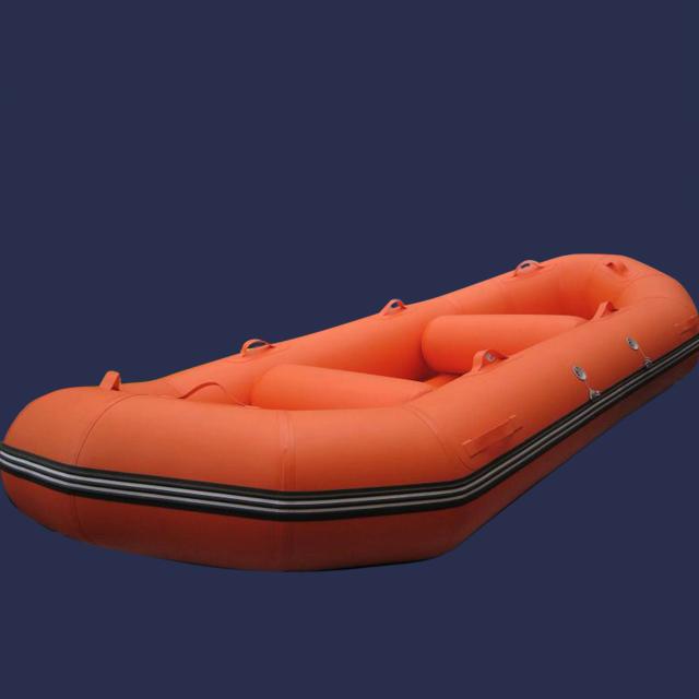 Aventura em Rafting: Goboat Inflável GTP400 para 8 Pessoas em Corredeiras de Água Branca