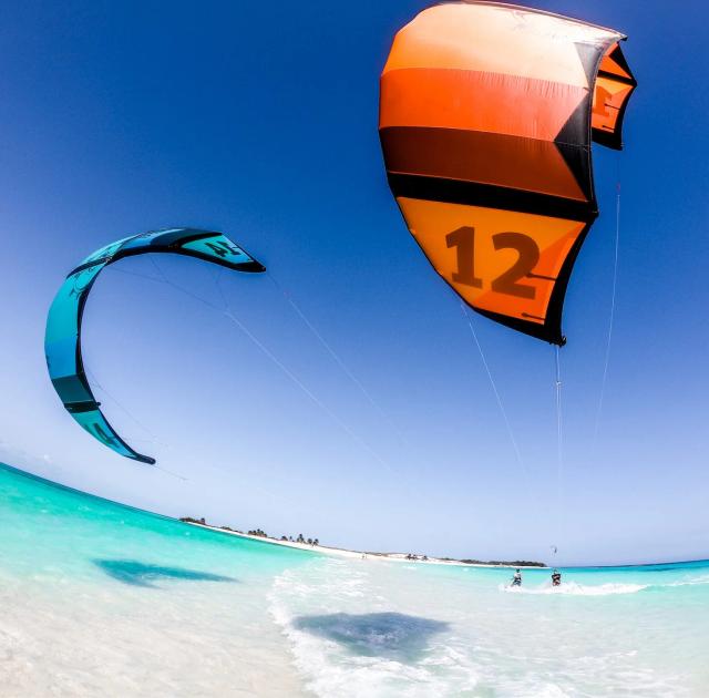 Surf Kites Impermeáveis SP1606 de 10m a 14m para Kiteboarding e Kitesurfing com Frete Grátis