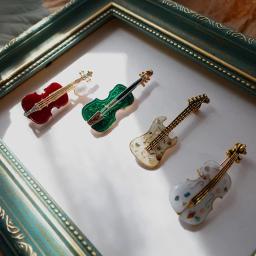 Clássico instrumentos musicais broches guitarra violino violoncelo piano pinos para mulheres menina crianças colar broche boné mochila terno pino - Image 5