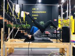 # X Máquina comercial de treinamento de estúdio de ioga de madeira de carvalho Pilates Maple Wooden 3 em 1 Pilates Cadillac Reformer - Image 4