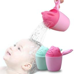 Colher de banho para crianças, copo recém-nascido de urso de desenho animado para banho, xampu, bailer, chá de bebê, copo de água para banho de 2 cores - Image 1