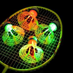 1/2/5 pacote led petecas de badminton-iluminação brilho no escuro badminton passarinhos badminton prática petecas à prova de vento - Image 1