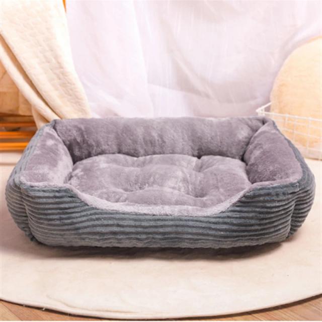 Sofá-cama aconchegante e aquecido para pets, ideal para cães grandes e médios, com cestas e suprimentos para o inverno em casa