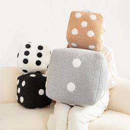 Travesseiro de pelúcia recheado para decoração doméstica, almofada macia do sofá, Simulação criativa e engraçada, bonecas pingente de cubo cúbico, quente - Image 1