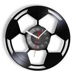 Bola de futebol arte da parede decoração casa relógio de parede futebol preto & branco clássico bola vintage vinil registro relógio de parede amante do futebol presente - Image 1