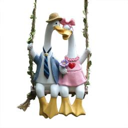 Estátuas do jardim do balanço do pato Decoração de cerca ao ar livre Estatueta de patos de resina fofa Escultura engraçada dos amantes do ganso, apto para casa, escritório, 1pc - Image 3