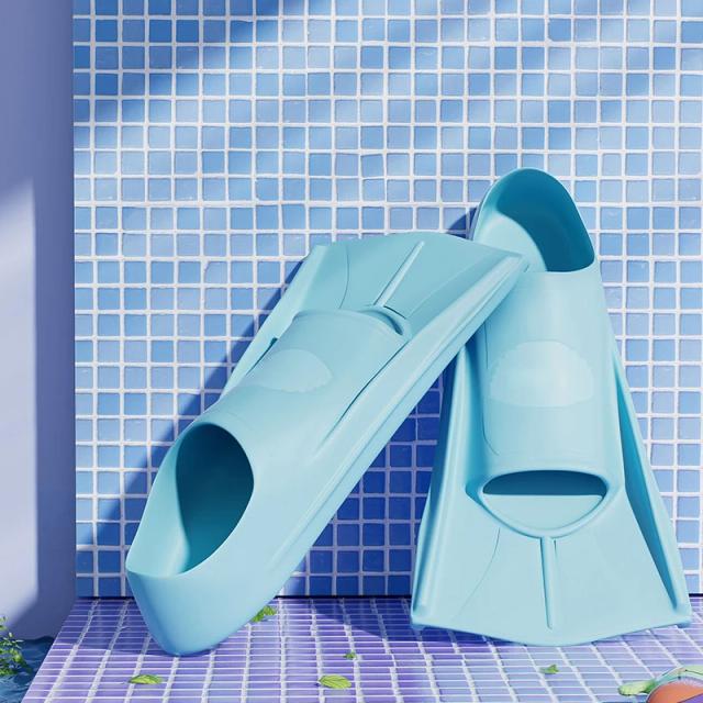 Nadadeiras de Natação e Mergulho de Silicone para Homens e Mulheres - Conjunto Curto Ideal para Atividades Aquáticas