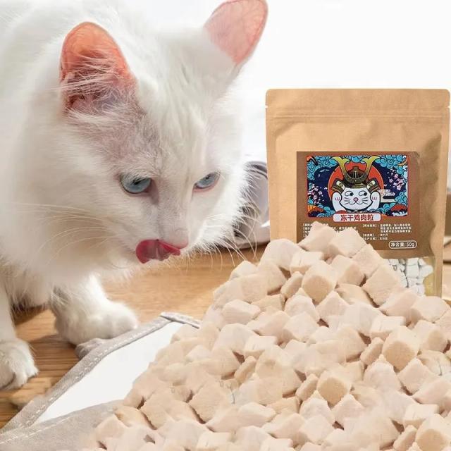 Ração Seca para Gatos: Grânulos de Frango Congelados e Nutrientes Essenciais