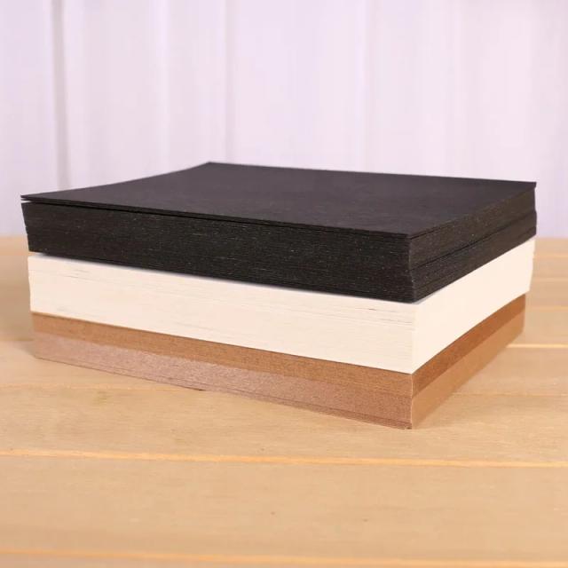 Papel Kraft Grosso para Desenho Artesanal - Cartões em Branco para Graffiti e DIY em Três Cores (Marrom, Branco, Preto) - Pacote com 60 Peças