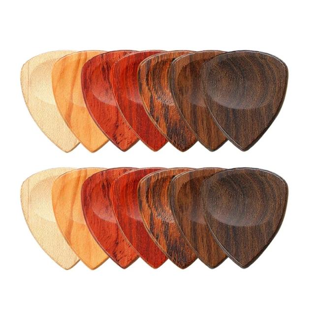 Palheta de guitarra em formato coração, artesanal e com suporte F2TC inclusos