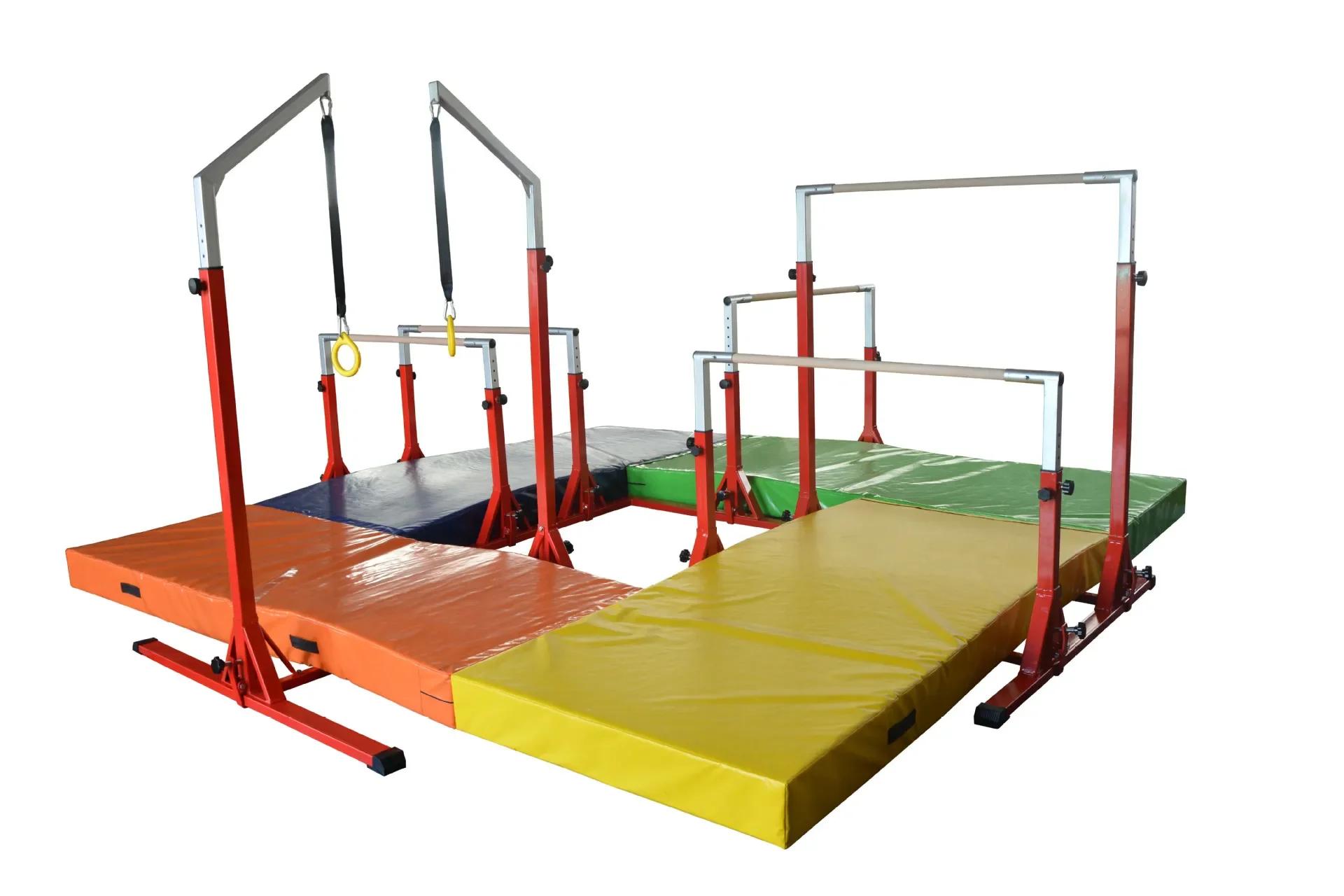 Circuito Ginástico Infantil com Barras Elevadas, Anéis, Barras Paralelas, Barra Alta e Esteiras