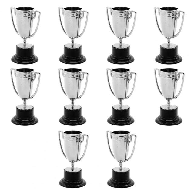 Mini troféus de plástico resistentes e vibrantes para festas, decoração de desktop e prêmios especiais