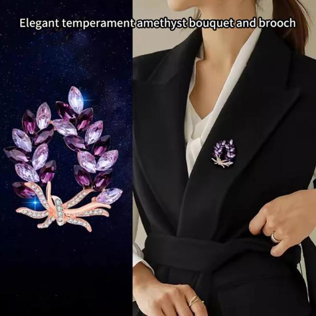 Broche de Flor Roxa com Strass: Alfinete Clássico de Luxo e Versátil para Mulheres Elegantes