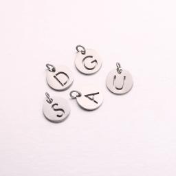 5 pçs/lote redondo inglês carta inicial pingentes de aço inoxidável 26 alfabeto A-Z encantos para diy pulseiras colar jóias fazendo - Image 4