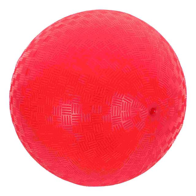 Diversão ao Ar Livre: Crianças de 8 a 12 Anos Jogando Dodgeball em um Playground