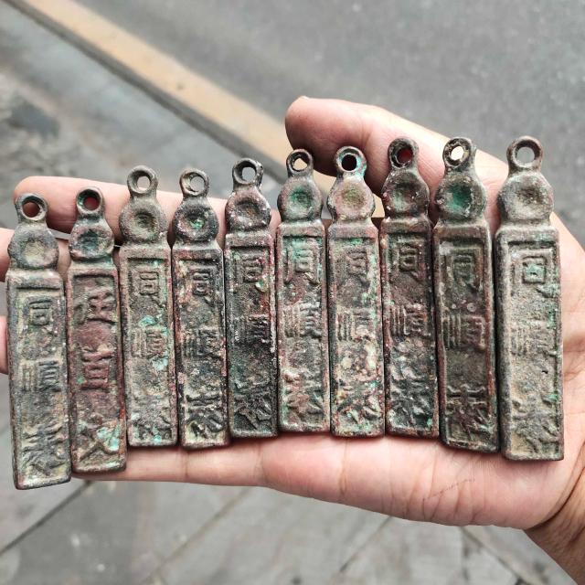 A incrível coleção de 10 moedas antigas de bronze relacionadas à moeda Shuntai