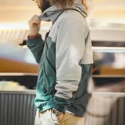 Maden Jaqueta de paraquedas masculina com capuz jaqueta esportiva respirável e seca estilo Gorpcore design solto com blocos de cores perfeita para primavera e outono - Image 2