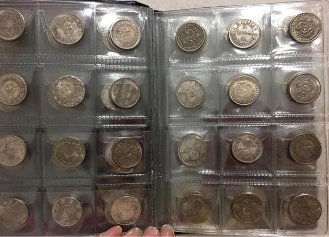 Coleção de 120 Moedas Antigas de Prata da China com Cores Externas Variadas