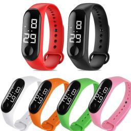 Pulseira esportiva inteligente com tela colorida para homens e mulheres, relógio de silicone impermeável com toque, freqüência cardíaca, corrida e natação, LED M3 - Image 1