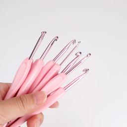 Conjunto de ganchos de crochê de 8 tamanhos, multicolorido, agulhas de crochê suaves e confortáveis, ganchos de crochê ergonômicos com estojo para mãos artríticas - Image 3