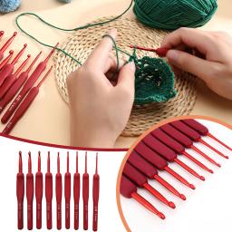 Agulha de Crochet de alumínio com alça de silicone Ganchos de crochê vermelho DIY Agulhas de tricô para camisola Ferramenta de costura Weave - Image 1