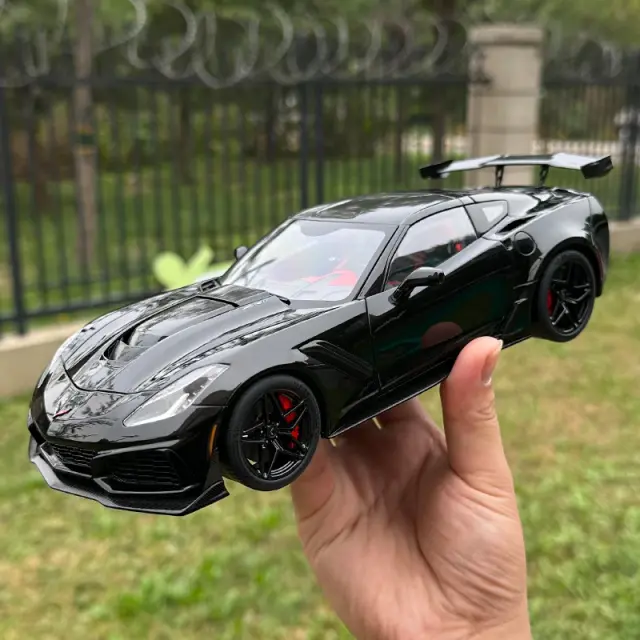 Modelo Estático Chevrolet Corvette C7 ZR1 1:18 da AUTOART - Presente de Aniversário Perfeito para Amigos