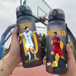 Ronaldo Messi Mbappe Neymar Water Cup, Copa esporte ao ar livre, presente plástico portátil, grande capacidade, estrela do futebol, atacado, 560ml - Image 2