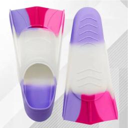 Nadadeiras coloridas do treinamento da natação, sapo elástico e macio do mergulho do silicone, apto para o turismo do verão - Image 1