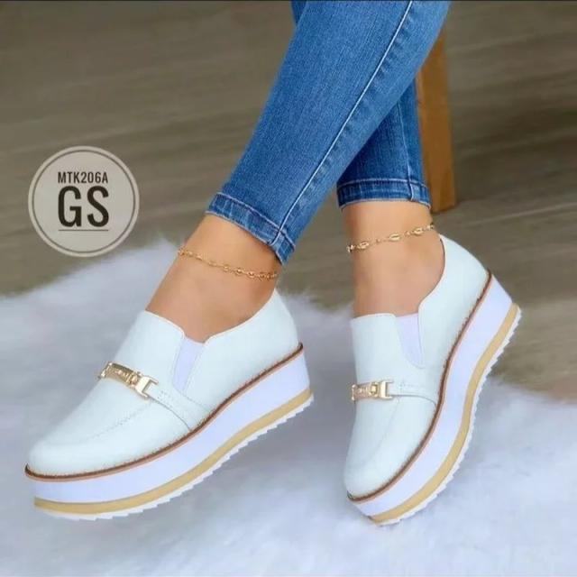 Sapatos femininos de couro com fundo grosso - Calçados esportivos casuais primavera/verão 2022 com cunha e design slip-on.