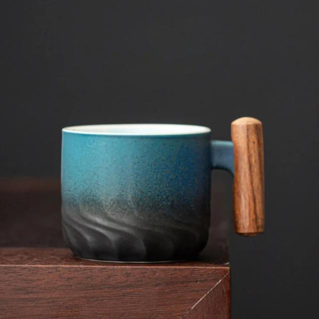 Caneca de Cerâmica Retro com Cabo de Madeira - Presente Artesanal Elegante para Escritório e Chá