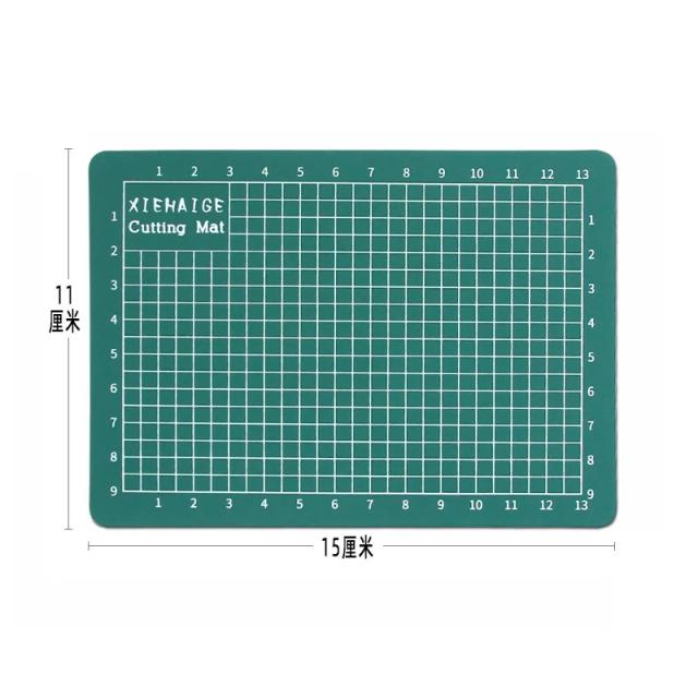 Esteira de Corte Multifuncional A6 15x11 cm Dupla Face em PVC para Papel e Material Durável