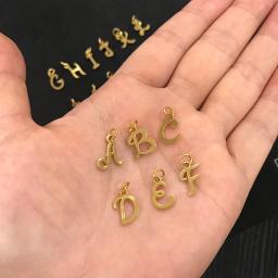 26 pçs/lote de pingentes de alfabetos iniciais de A a Z em aço inoxidável cor dourada inteiras 26 letras charme joias DIY - Image 4