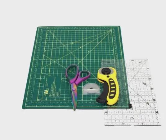 Kit Dupla de Corte 90x60 Verde com Acessórios para Costura - Tapete e Placa de Corte para Artesanato e Retalhos