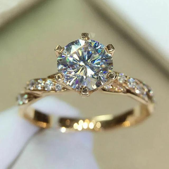 Huitan Anel de Zircônia Cúbica Clássico 6 Garras para Mulheres - Luxo Cor de Ouro
