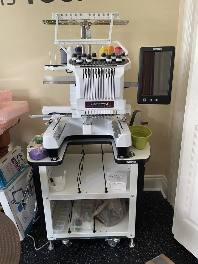 Brother Entrepreneur Pro X PR1050 Máquina de Bordar Profissional